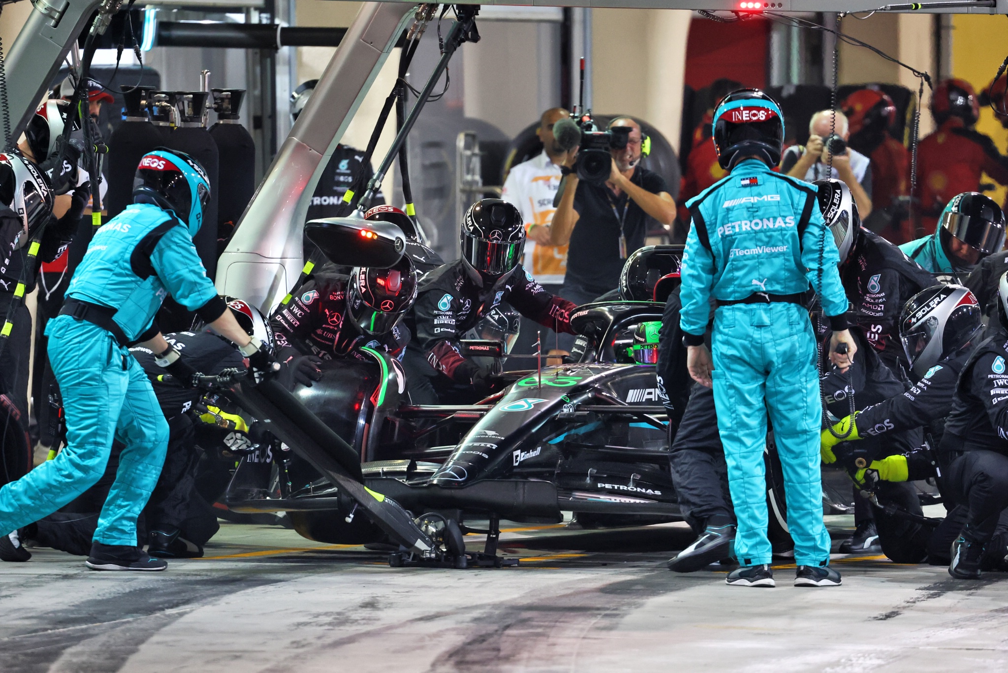 George Russell (GBR) Mercedes AMG F1 W14 makes a pit stop. Formula 1 World Championship, Rd 1, Bahrain Grand Prix, Sakhir,