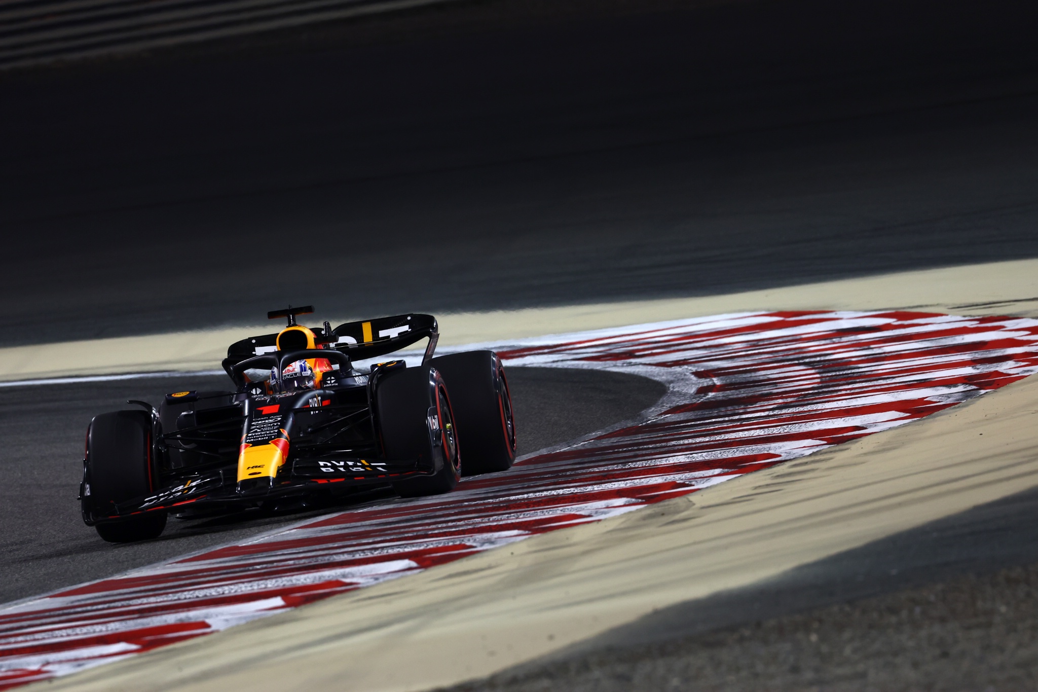 Max Verstappen (NLD ) Red Bull Racing RB19. Kejuaraan Dunia Formula 1, Rd 1, Grand Prix Bahrain, Sakhir, Bahrain, Balapan