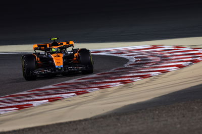 Lando Norris (GBR ) McLaren MCL60. Kejuaraan Dunia Formula 1, Rd 1, Grand Prix Bahrain, Sakhir, Bahrain, Hari Balapan. -