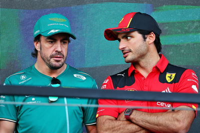 (L to R): Fernando Alonso (ESP) Aston Martin F1 Team with Carlos Sainz Jr (ESP) Ferrari on the drivers' parade. Formula 1