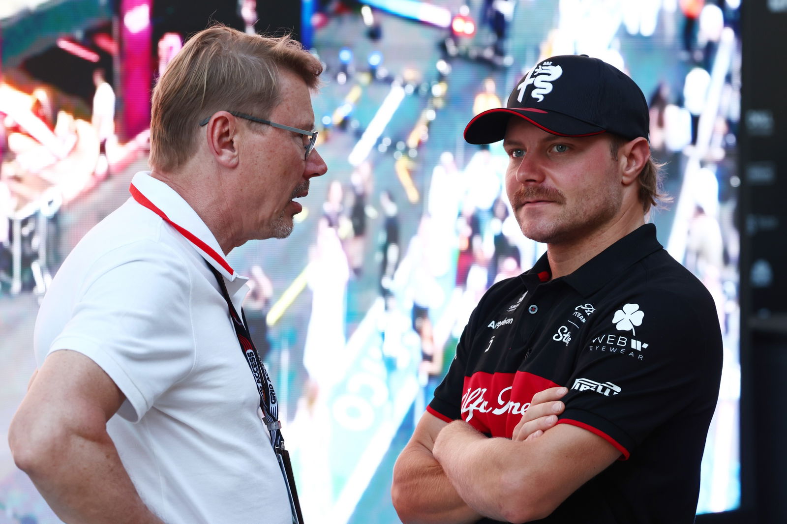 (L to R): Mika Hakkinen (FIN) with Valtteri Bottas (FIN) Alfa Romeo F1 Team. Formula 1 World Championship, Rd 2, Saudi