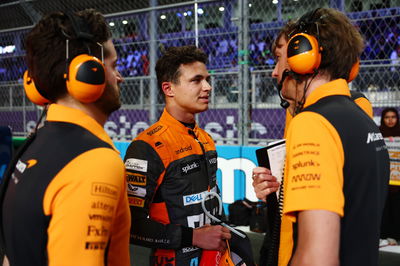 Lando Norris (GBR ) McLaren di grid. Kejuaraan Dunia Formula 1, Rd 2, Grand Prix Arab Saudi, Jeddah, Saudi