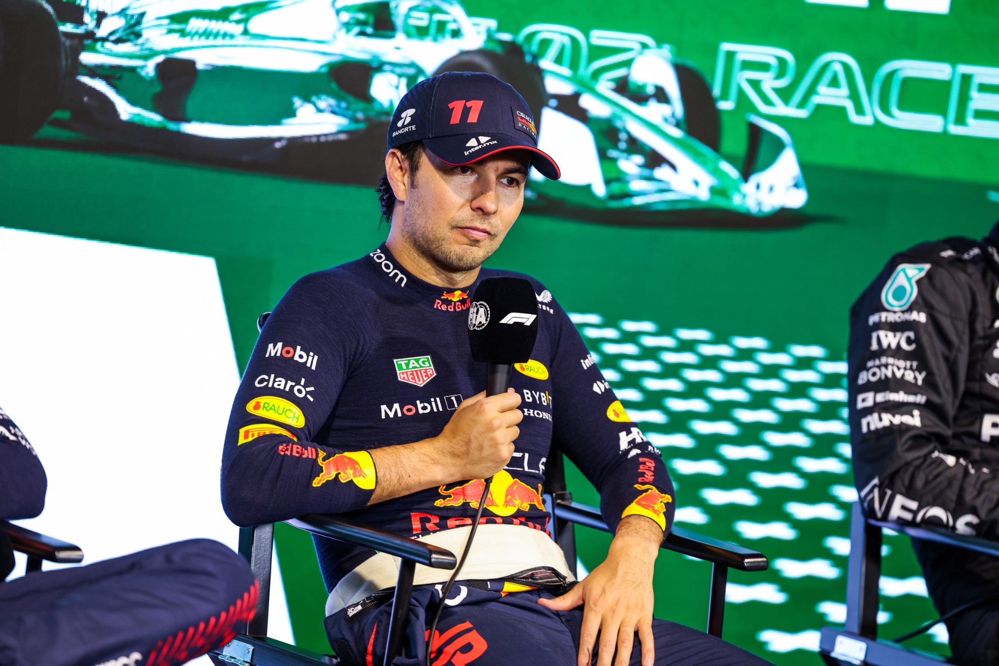 Pemenang lomba Sergio Perez (MEX) Balapan Red Bull dalam konferensi pers FIA pasca balapan. Formula 1 World Championship, Rd