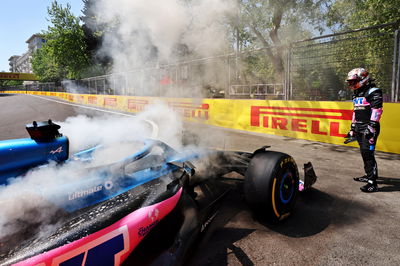 Pierre Gasly (FRA) Alpine F1 Team A523 berhenti di lintasan dalam sesi latihan. Formula 1 World Championship, Rd 4,