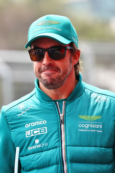 Fernando Alonso (ESP ) Tim F1 Aston Martin pada parade pembalap Formula 1 World Championship, Rd 4, Azerbaijan Grand