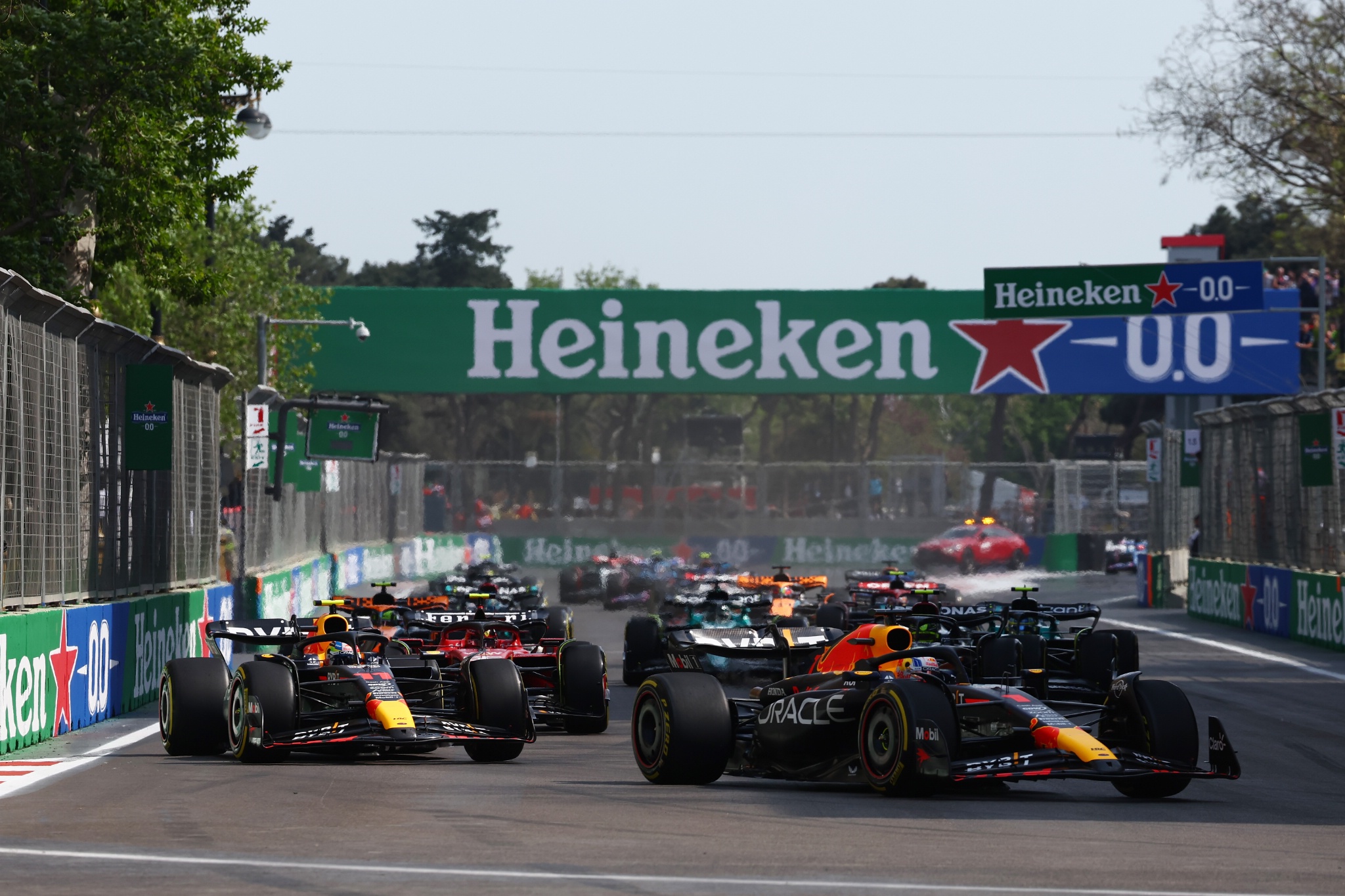 Max Verstappen (NLD) Red Bull Racing RB19 at the start of the race. Formula 1 World Championship, Rd 4, Azerbaijan Grand