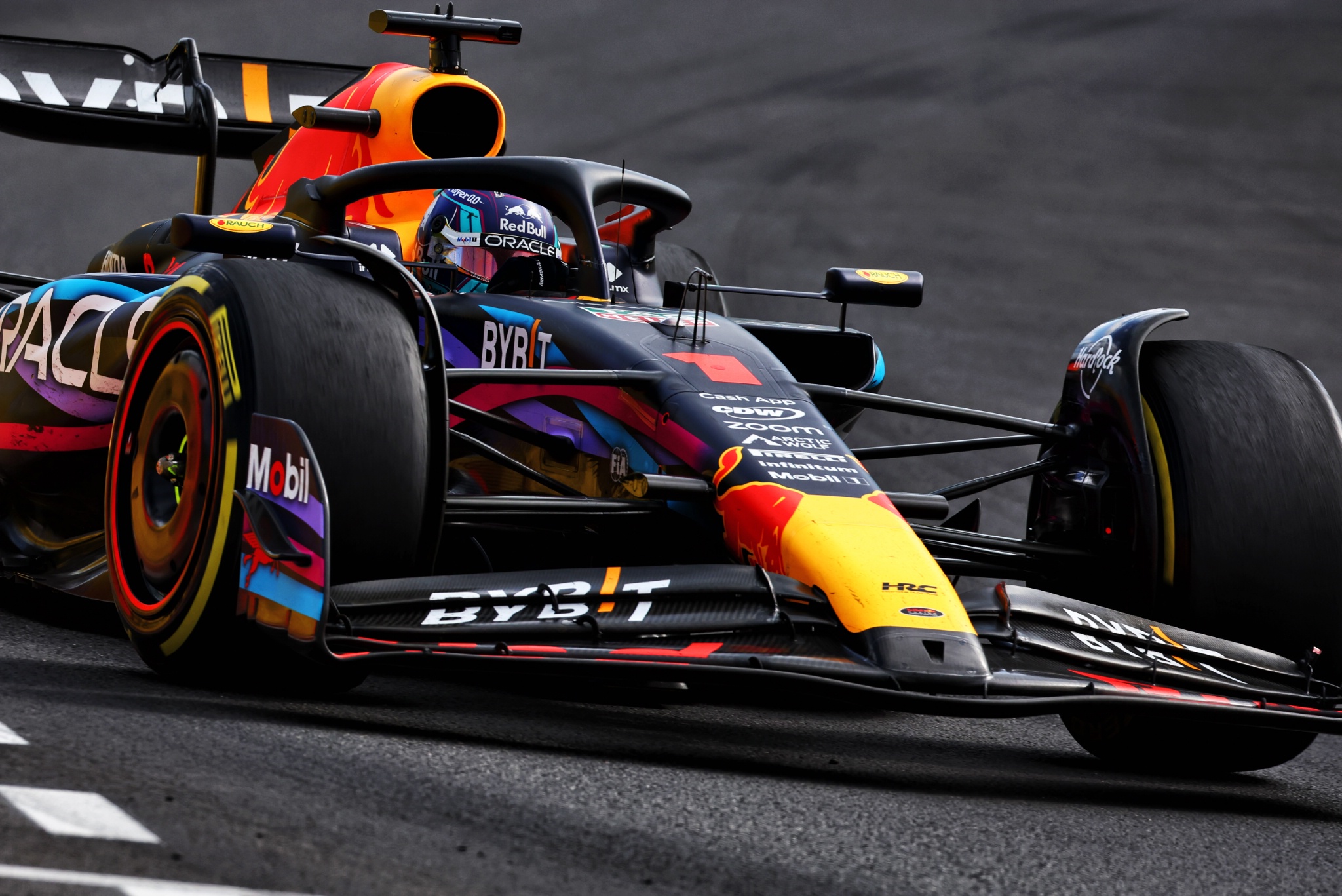 Max Verstappen (NLD) Red Bull Racing RB19. Formula 1 World Championship, Rd 5, Miami Grand Prix, Miami, Florida, USA, Race