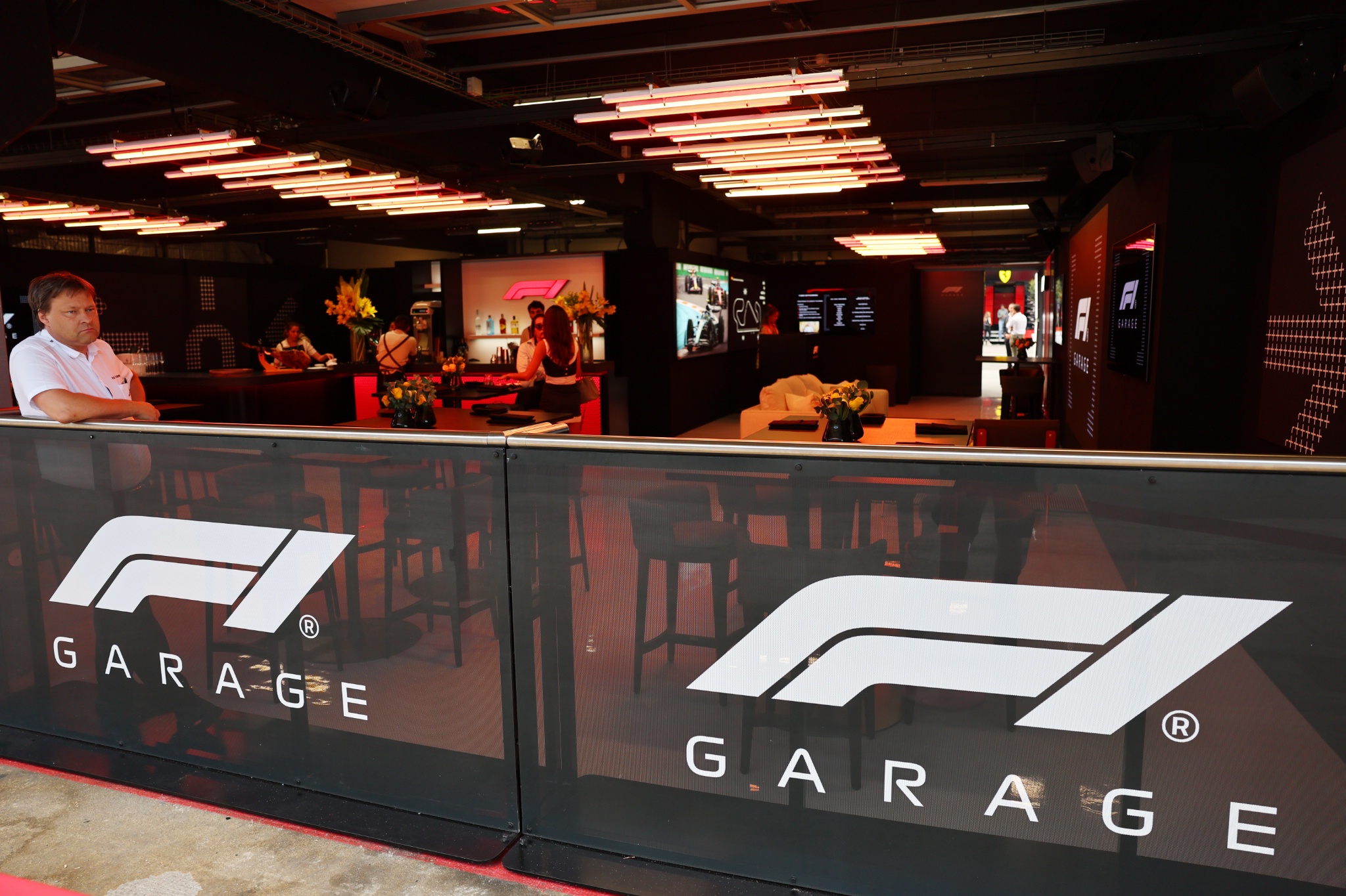 Paddock atmosphere - F1 Garage. Formula 1 World Championship, Rd 8, Spanish Grand Prix, Barcelona, Spain, Practice Day.-