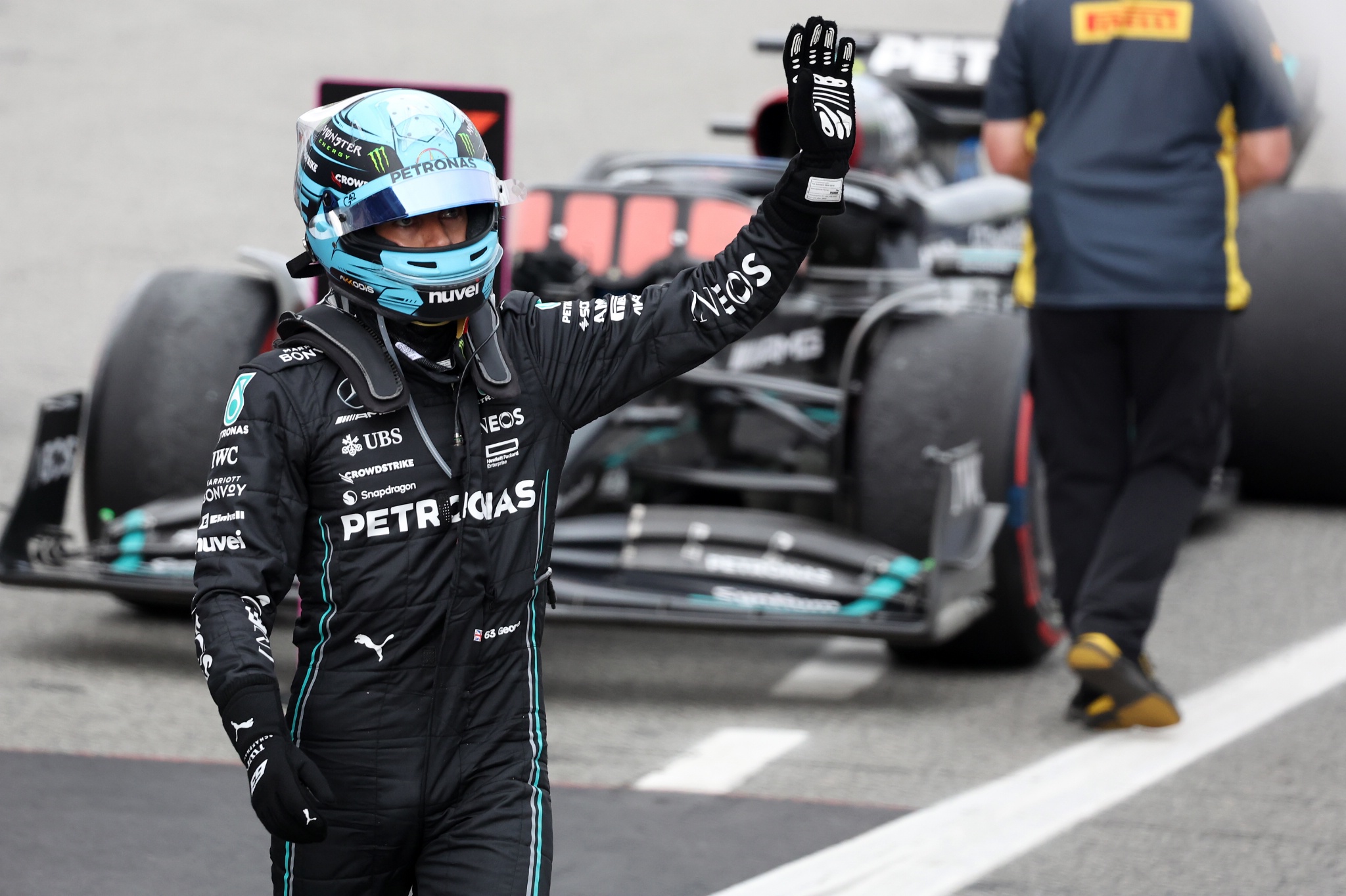 George Russell (GBR ) Mercedes AMG F1 merayakan posisi ketiganya di parc ferme. Formula 1 World Championship, Rd 8,
