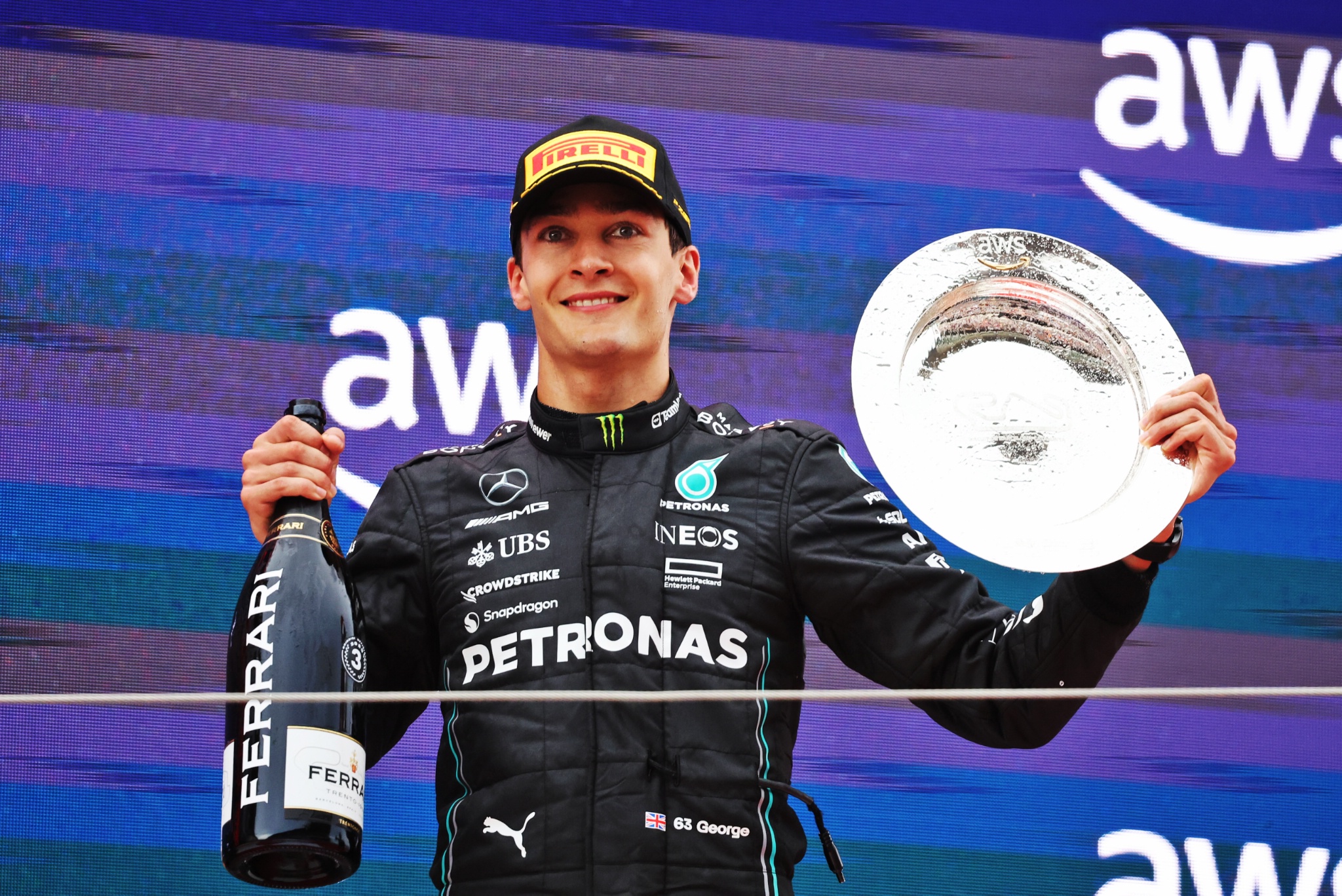 George Russell (GBR ) Mercedes AMG F1 merayakan podium ketiganya. Formula 1 World Championship, Rd 8,