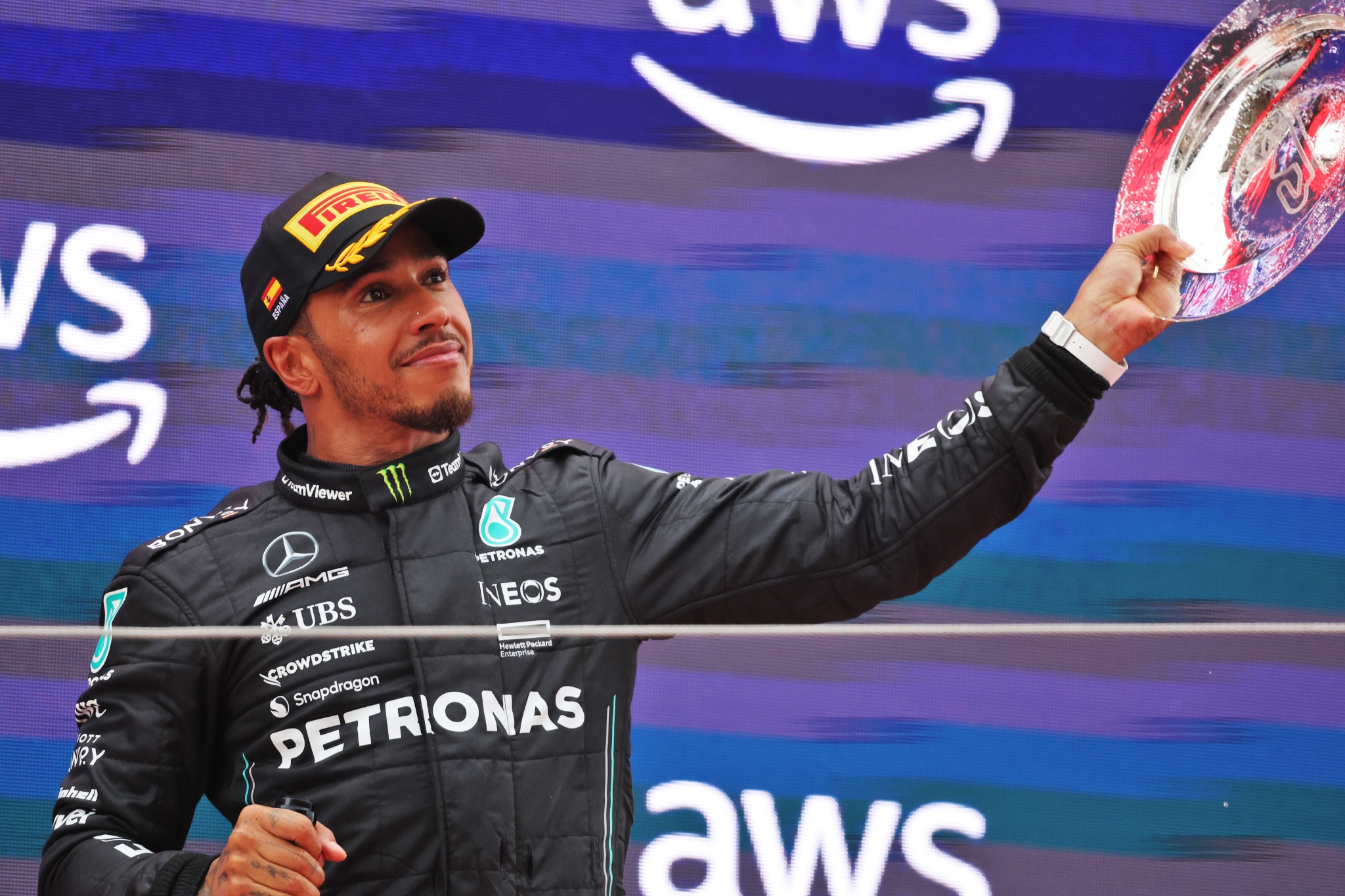 Lewis Hamilton (GBR ) Mercedes AMG F1 merayakan podium keduanya. Formula 1 World Championship, Rd 8,