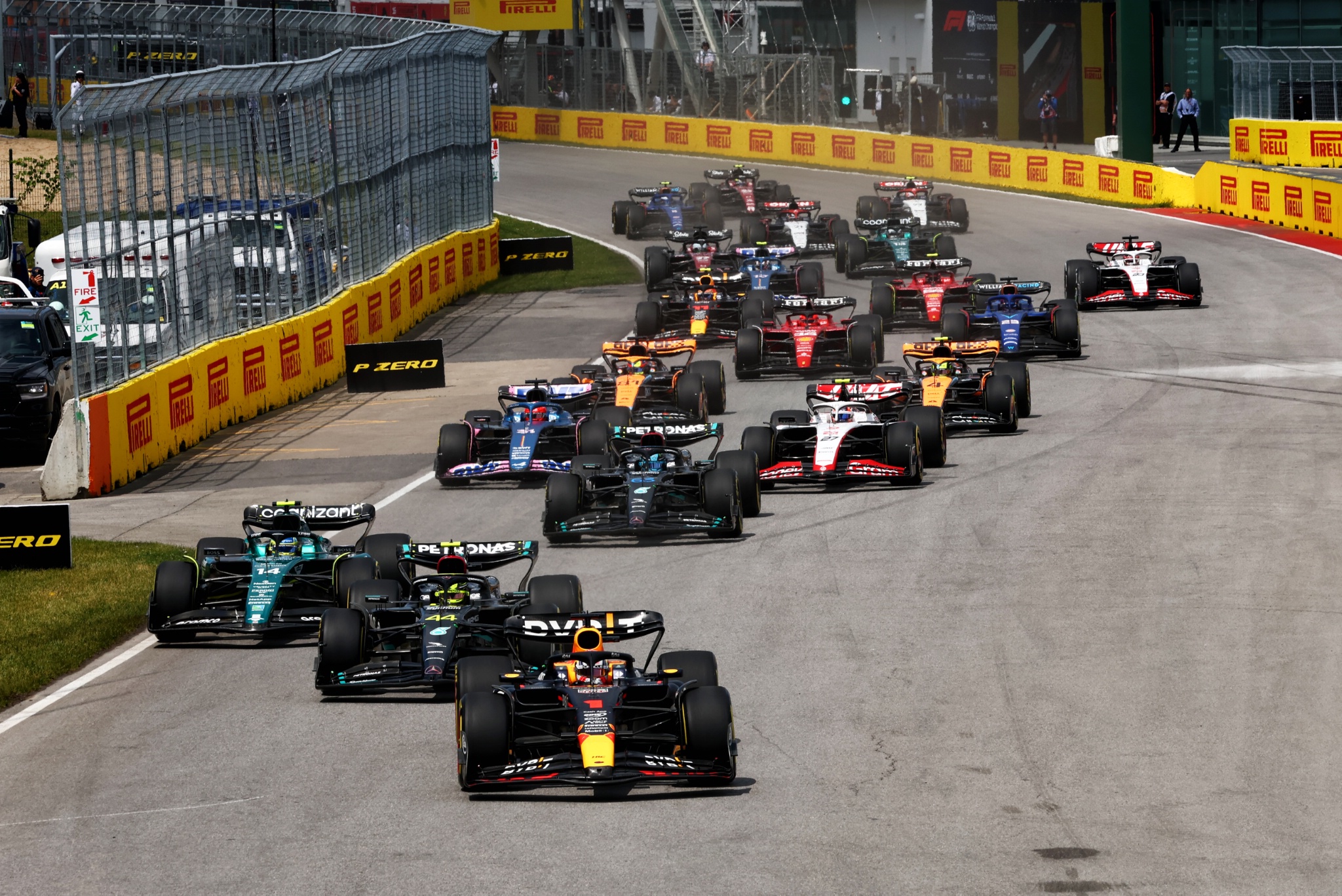 Max Verstappen (NLD) Red Bull Racing RB19 leads at the start of the race. Formula 1 World Championship, Rd 9, Canadian