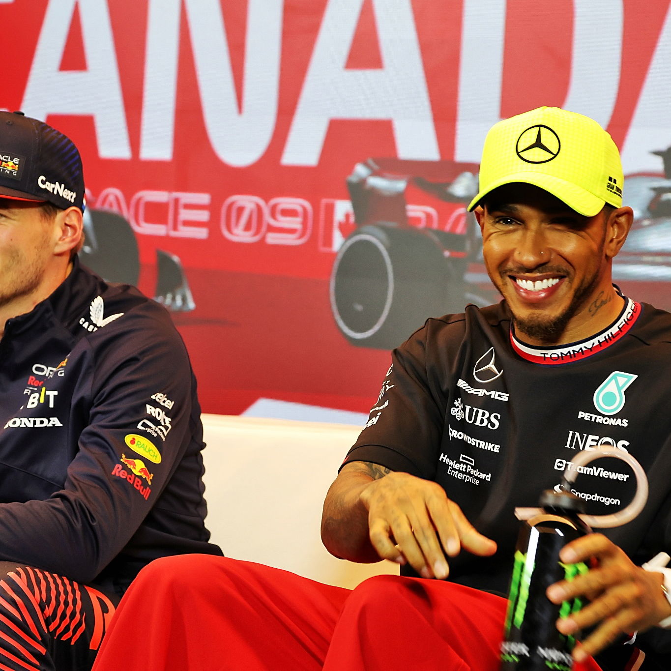 (L to R): Max Verstappen (NLD) Red Bull Racing and Lewis Hamilton (GBR) Mercedes AMG F1 in the post race FIA Press