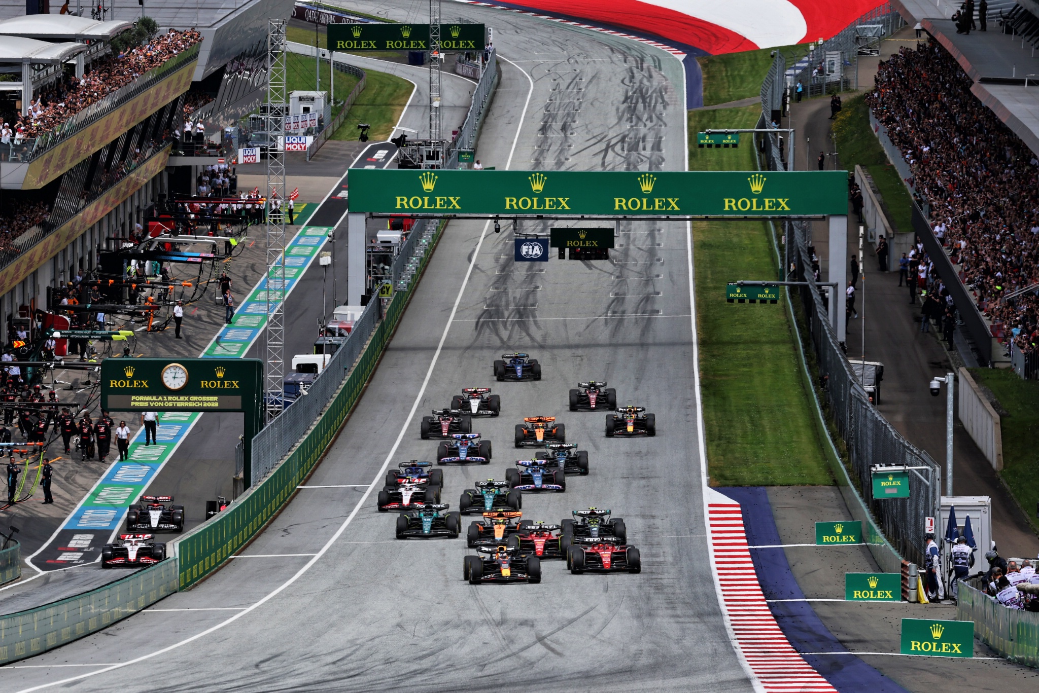 Max Verstappen (NLD) Red Bull Racing RB19 leads at the start of the race. Formula 1 World Championship, Rd 10, Austrian