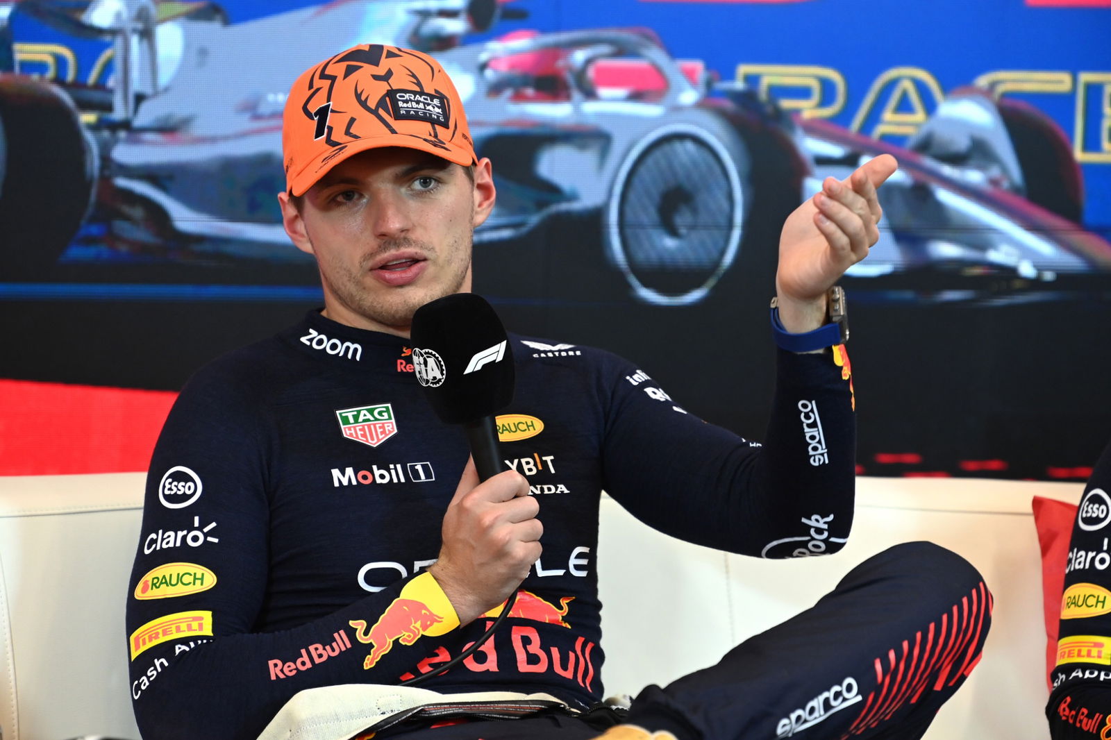 Max Verstappen (NLD ) Balapan Red Bull dalam konferensi pers FIA pasca balapan. Kejuaraan Dunia Formula 1, Rd 10, Austrian