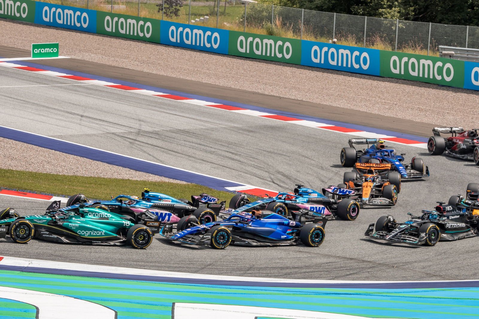 Alexander Albon (THA) Williams Racing FW45 at the start of the race. Formula 1 World Championship, Rd 10, Austrian Grand