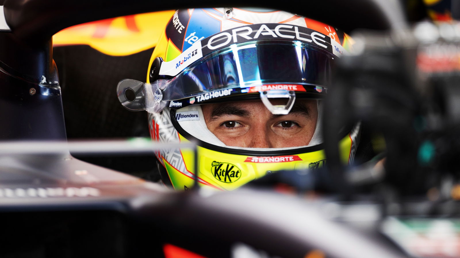 Sergio Perez (MEX) Red Bull Racing RB19.