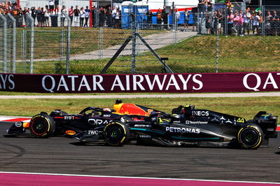 Max Verstappen (NLD) Red Bull Racing RB19 leads Lewis Hamilton (GBR) Mercedes AMG F1 W14 at the start of the race. Formula