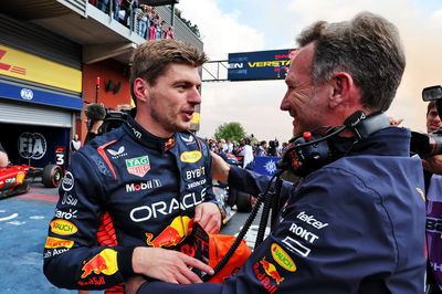 Pemenang balapan Max Verstappen (NLD) Red Bull Racing merayakannya bersama Kepala Tim Red Bull Racing Christian Horner (GBR) di