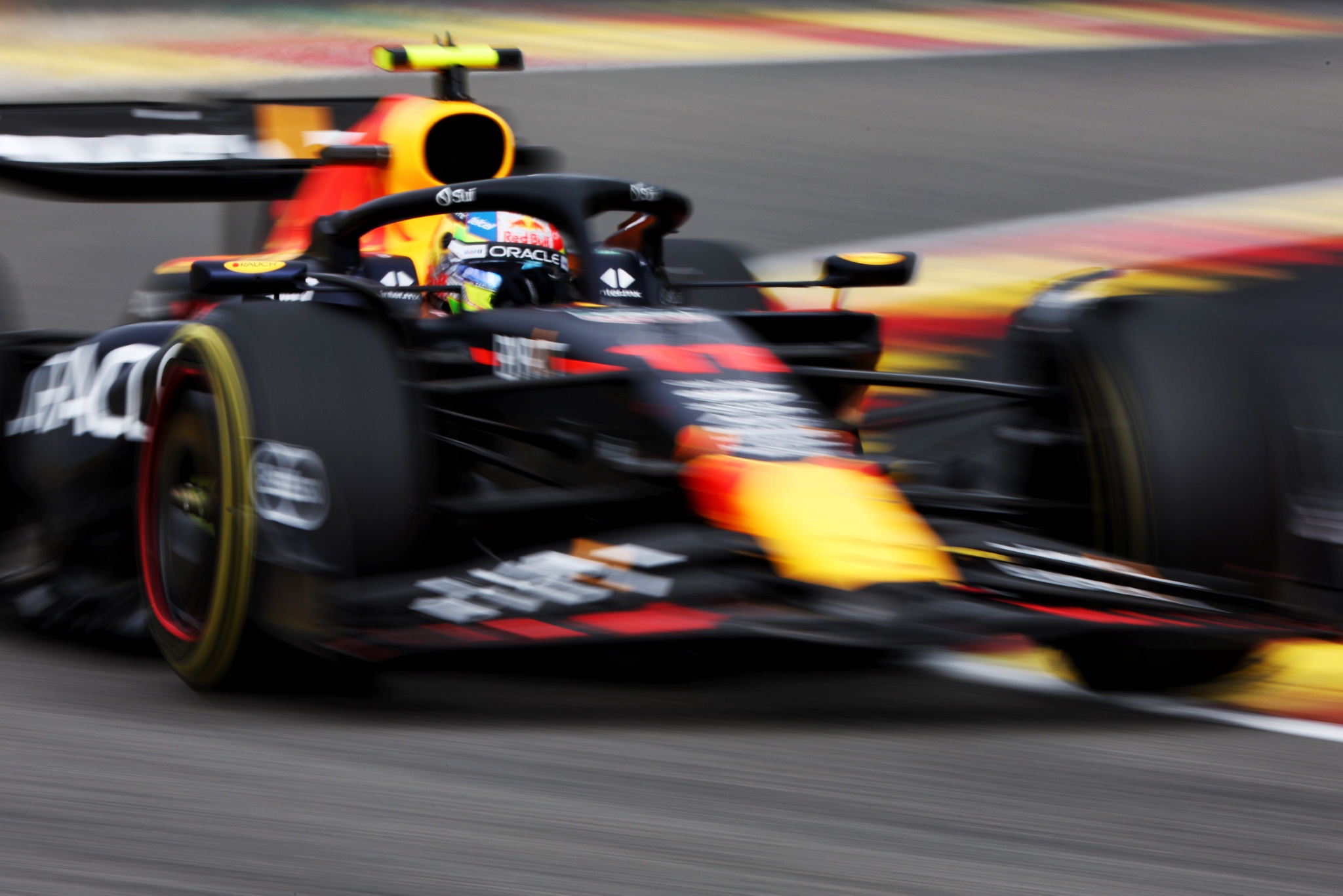 Sergio Perez (MEX ) Red Bull Racing RB19. Kejuaraan Dunia Formula 1, Rd 13, Grand Prix Belgia, Spa Francorchamps,