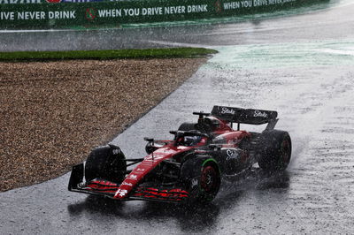 Valtteri Bottas (FIN ) Tim F1 Alfa Romeo C43 berlari melebar di Tarzan. Kejuaraan Dunia Formula 1, Rd 14, Grand Prix Belanda,