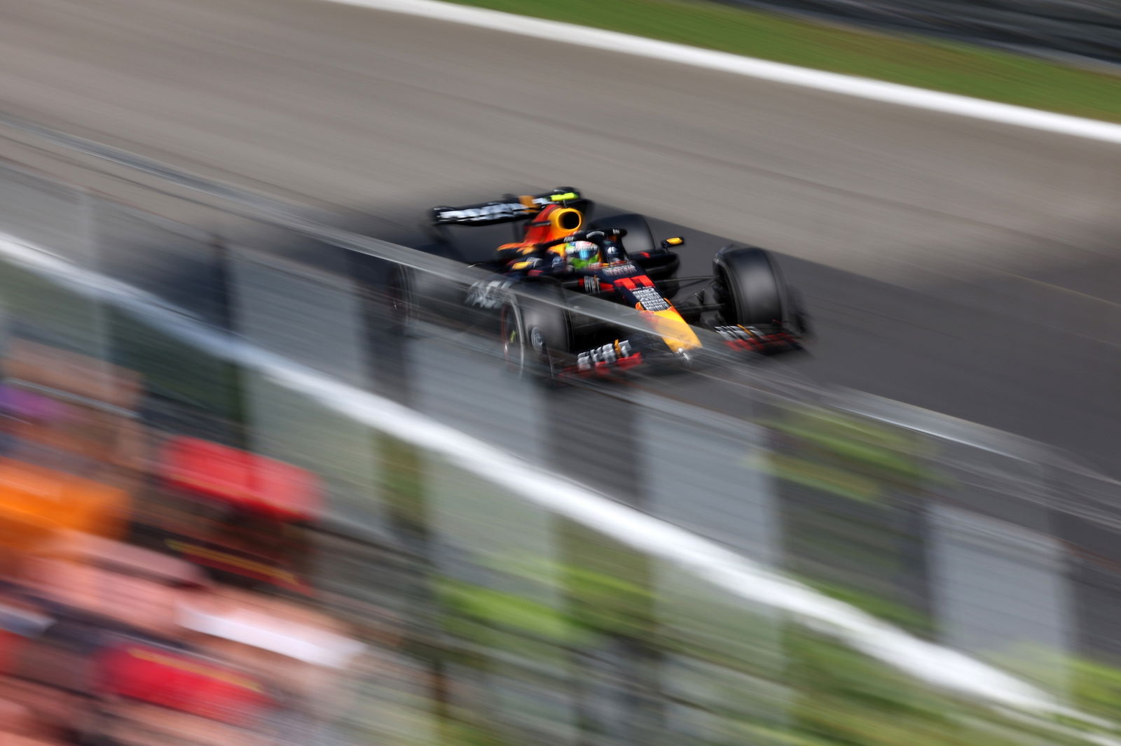 Sergio Perez (MEX ) Red Bull Racing RB19.Kejuaraan Dunia Formula 1, Rd 15, Grand Prix Italia, Monza, Italia, Kualifikasi