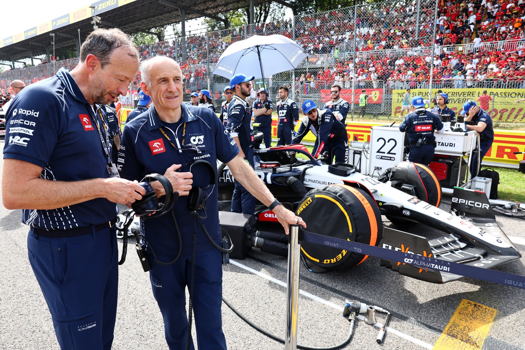 (L to R): Peter Bayer, AlphaTauri Chief Executive Officer on the grid with Franz Tost (AUT) AlphaTauri Team Principal.
