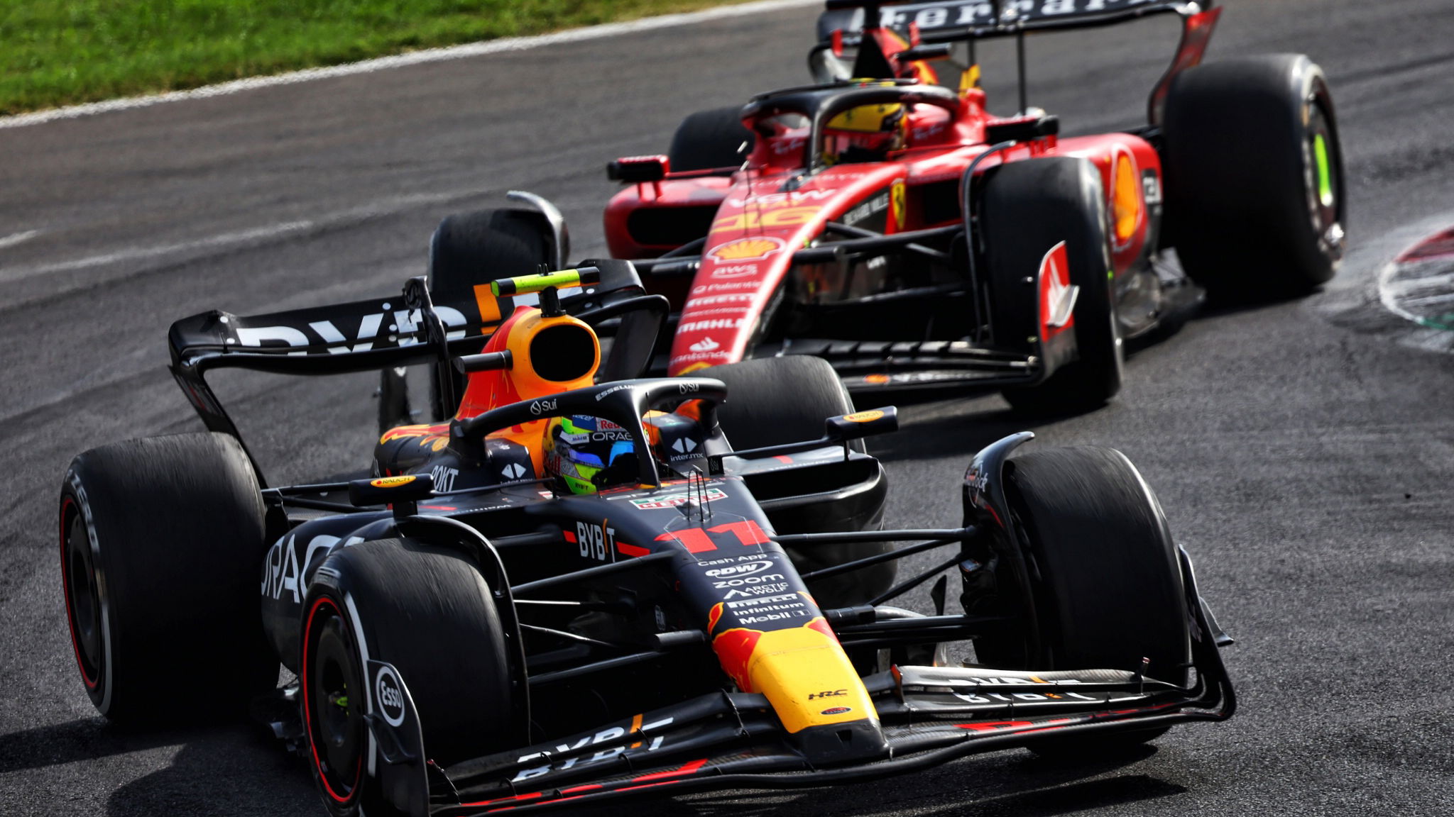 Sergio Perez (MEX) Red Bull Racing RB19. Formula 1 World Championship, Rd 15, Italian Grand Prix, Monza, Italy, Race