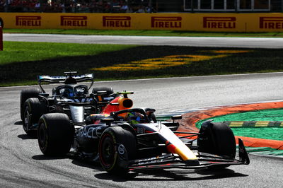 Sergio Perez (MEX) Red Bull Racing RB19. Kejuaraan Dunia Formula 1, Rd 15, Grand Prix Italia, Monza, Italia , Race