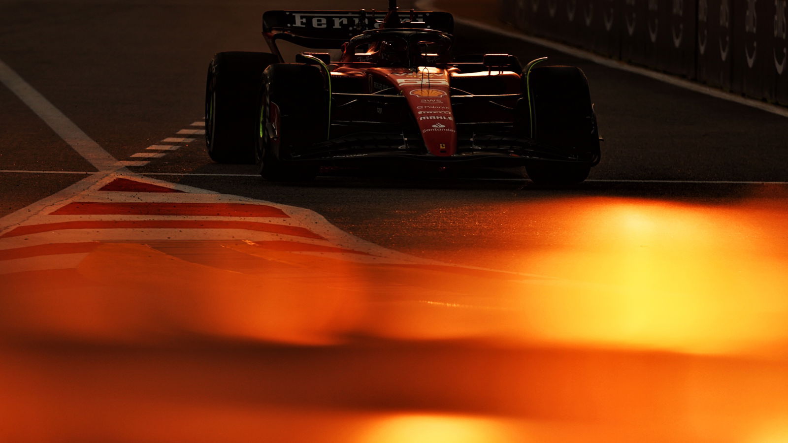 Carlos Sainz Jr (ESP) Ferrari SF-23. Formula 1 World Championship, Rd 16, Singapore Grand Prix, Marina Bay Street Circuit,