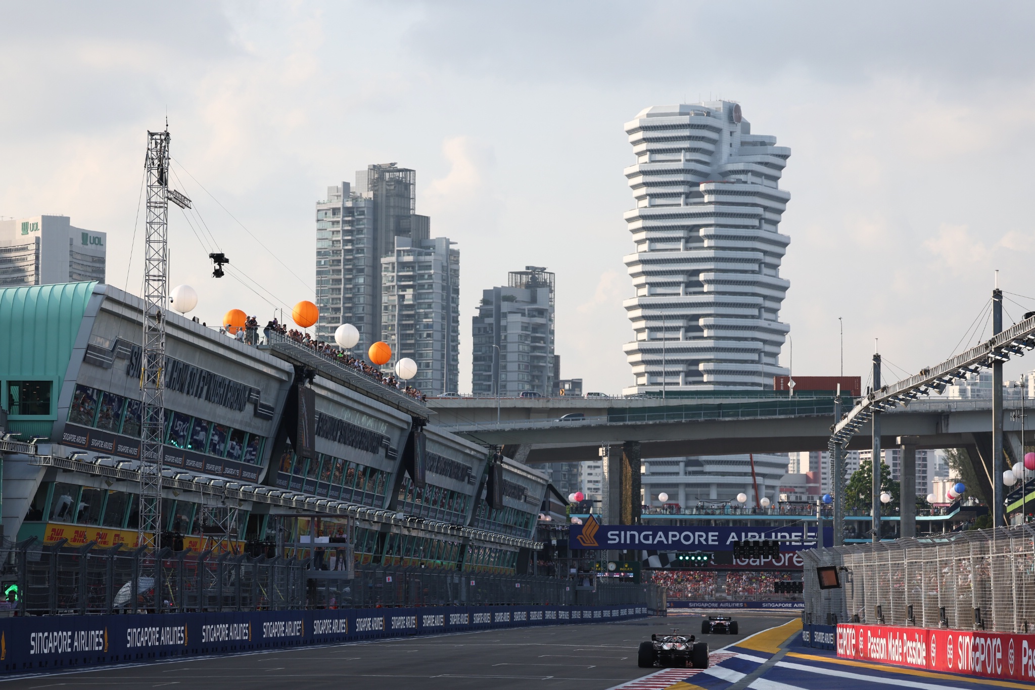 Kevin Magnussen (DEN) Haas VF-23. Formula 1 World Championship, Rd 16, Singapore Grand Prix, Marina Bay Street Circuit,