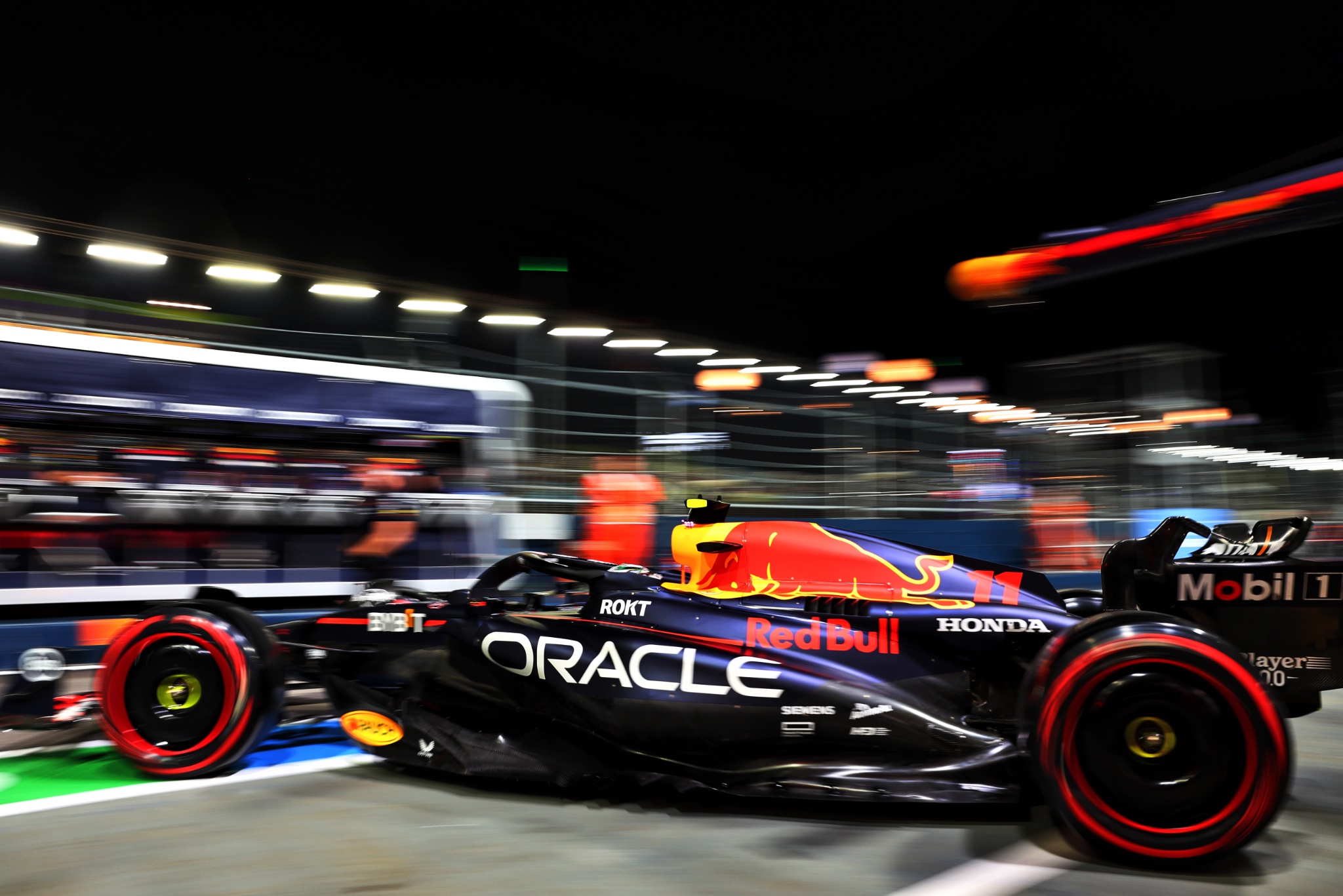 Sergio Perez (MEX) Red Bull Racing RB19 leaves the pits. Formula 1 World Championship, Rd 16, Singapore Grand Prix, Marina