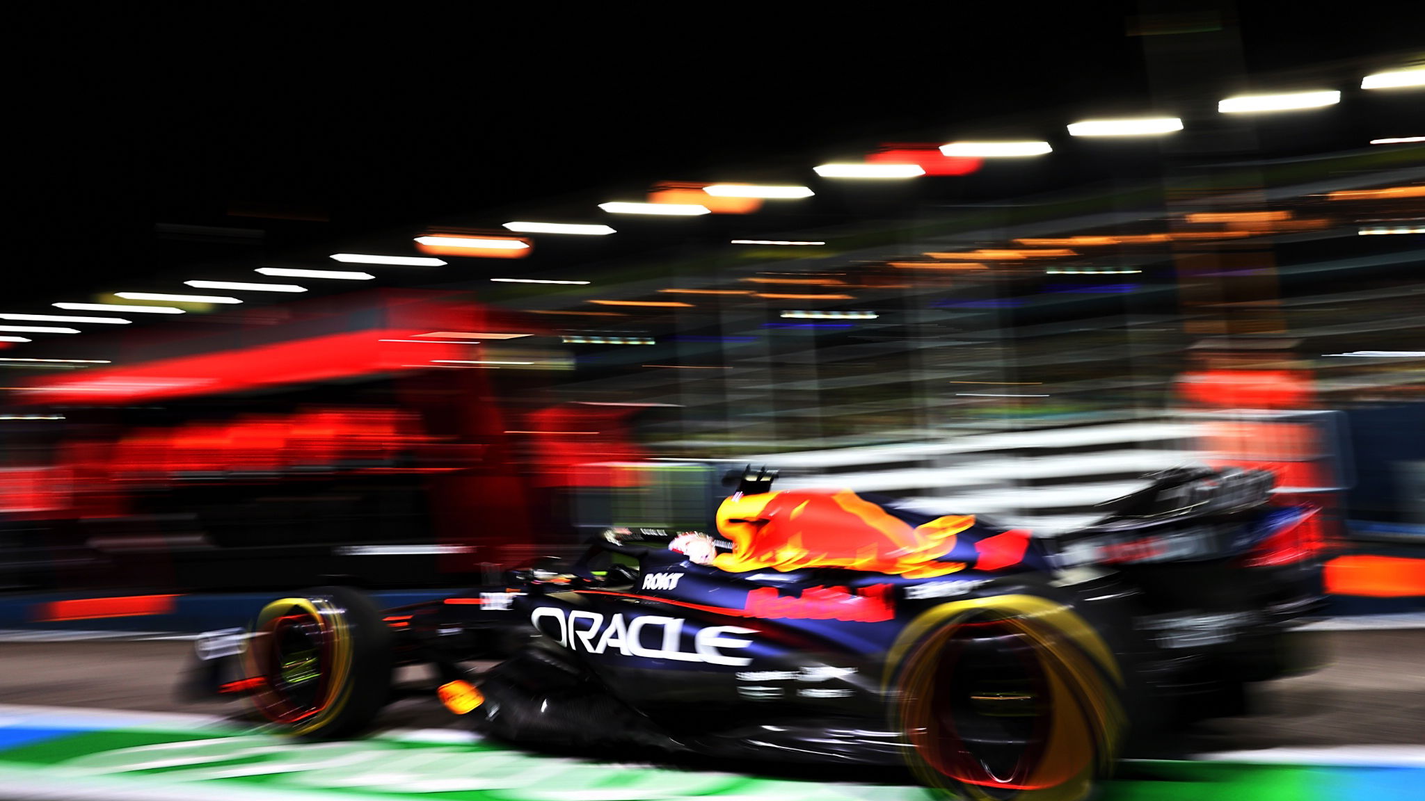 Max Verstappen (NLD) Red Bull Racing RB19 l