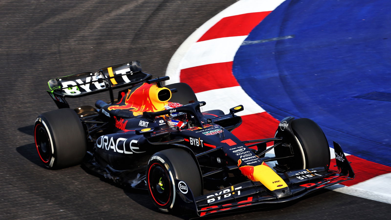Max Verstappen (NLD) Red Bull Racing RB19. Formula 1 World Championship, Rd 16, Singapore Grand Prix, Marina Bay Street
