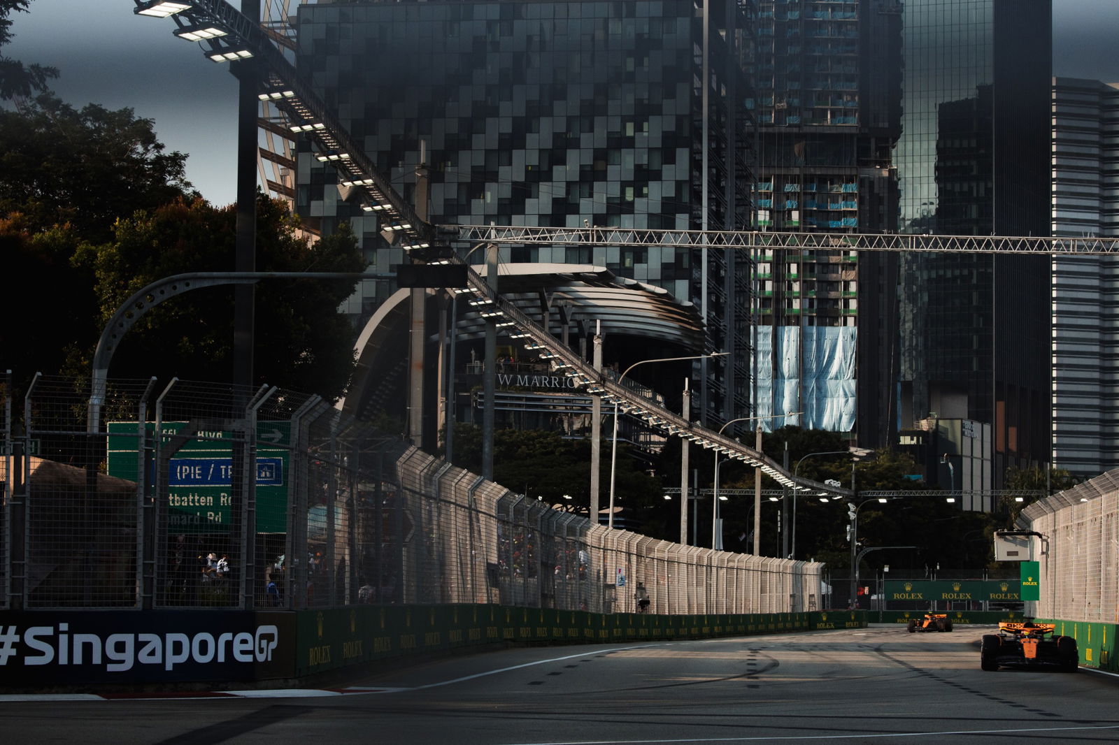 Oscar Piastri (AUS) McLaren MCL60. Formula 1 World Championship, Rd 16, Singapore Grand Prix, Marina Bay Street Circuit,