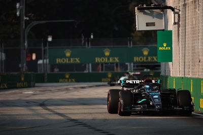 George Russell (GBR ) Mercedes AMG F1 W14.Kejuaraan Dunia Formula 1, Rd 16, Grand Prix Singapura, Marina Bay Street