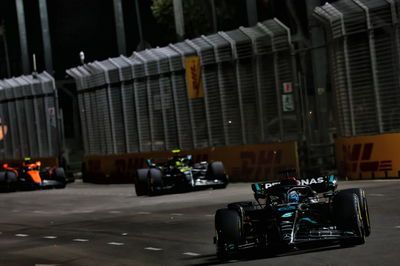 George Russell (GBR ) Mercedes AMG F1 W14.Kejuaraan Dunia Formula 1, Rd 16, Grand Prix Singapura, Marina Bay Street