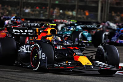 Sergio Perez (MEX) Red Bull Racing RB19. Formula 1 World Championship, Rd 16, Singapore Grand Prix, Marina Bay Street