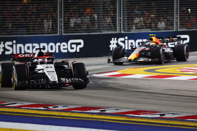 Liam Lawson (NZL ) AlphaTauri AT04.Kejuaraan Dunia Formula 1, Rd 16, Grand Prix Singapura, Sirkuit Jalanan Marina Bay,