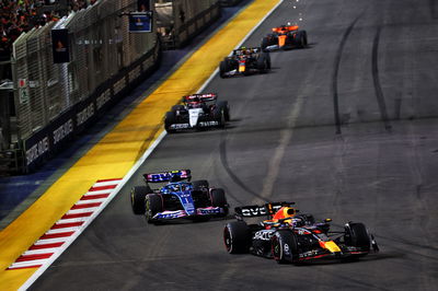 Max Verstappen (NLD) Red Bull Racing RB19. Formula 1 World Championship, Rd 16, Singapore Grand Prix, Marina Bay Street