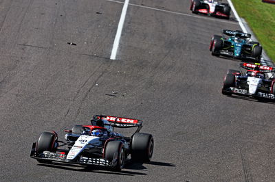 Liam Lawson (NZL) AlphaTauri AT04. Formula 1 World Championship, Rd 17, Japanese Grand Prix, Suzuka, Japan, Race Day.-