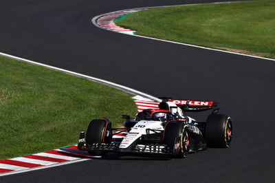 Liam Lawson (NZL ) AlphaTauri AT04.Kejuaraan Dunia Formula 1, Rd 17, Grand Prix Jepang, Suzuka, Jepang, Hari Balapan.-