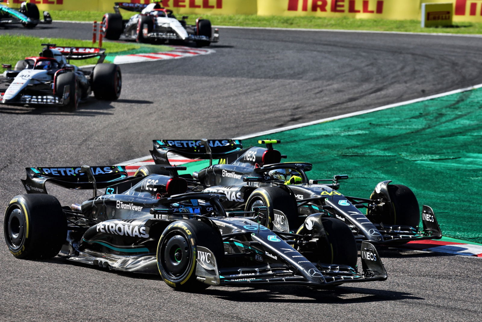 (L to R): George Russell (GBR) Mercedes AMG F1 W14 and team mate Lewis Hamilton (GBR) Mercedes AMG F1 W14 battle for
