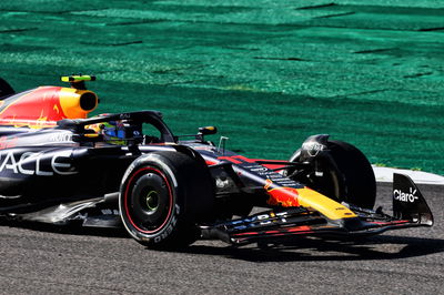 Sergio Perez (MEX) Red Bull Racing RB19 with front wing damage. Formula 1 World Championship, Rd 17, Japanese Grand Prix,