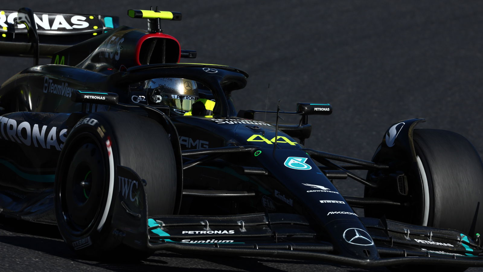 Lewis Hamilton (GBR) Mercedes AMG F1 W14. Formula 1 World Championship, Rd 17, Japanese Grand Prix, Suzuka, Japan, Race
