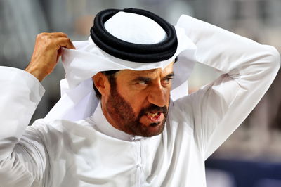 Mohammed Bin Sulayem ( UEA) Presiden FIA bersama tamu. Kejuaraan Dunia Formula 1, Rd 18, Grand Prix Qatar, Doha, Qatar,