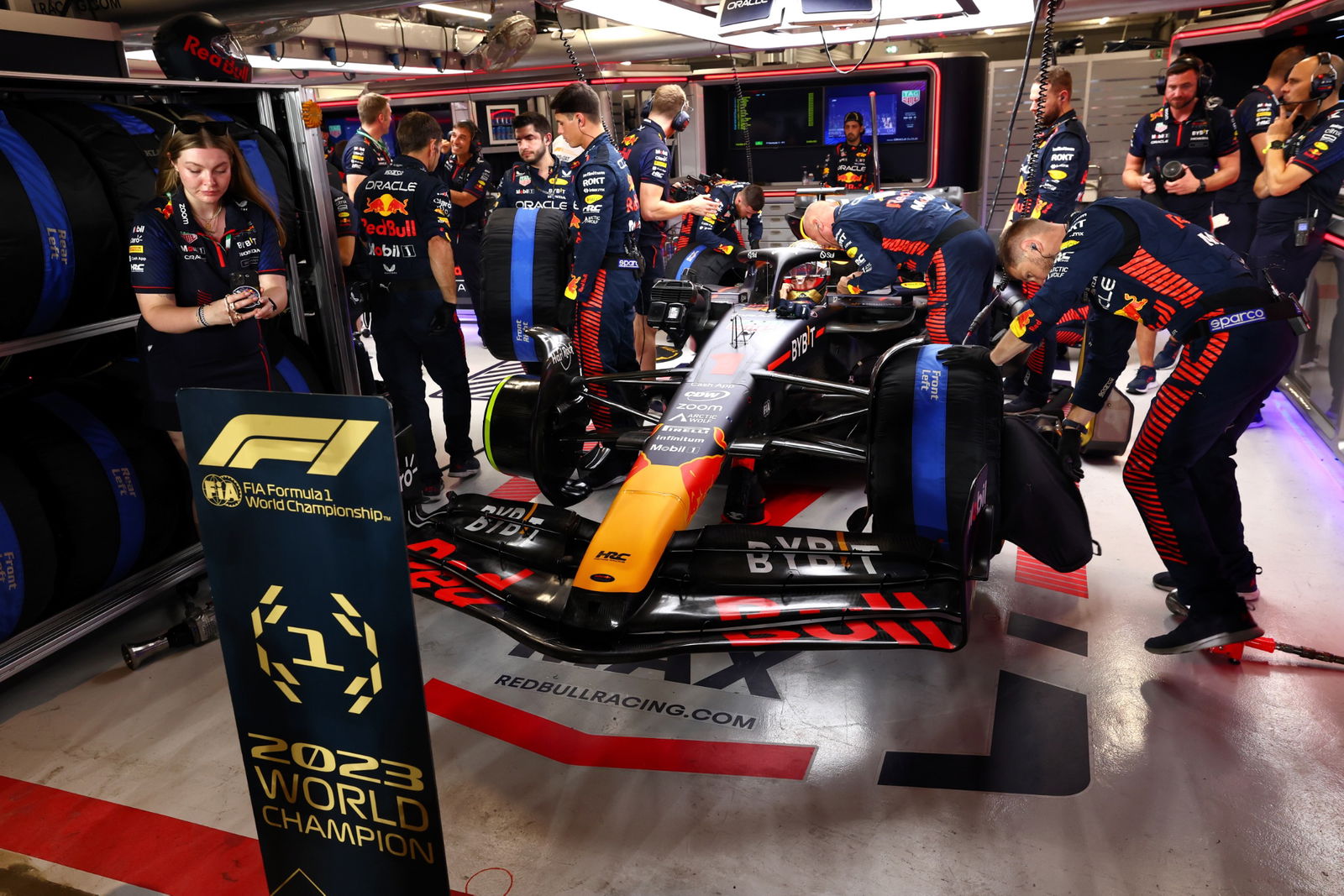 Max Verstappen (NLD) Red Bull Racing RB19. Formula 1 World Championship, Rd 18, Qatar Grand Prix, Doha, Qatar, Race Day.