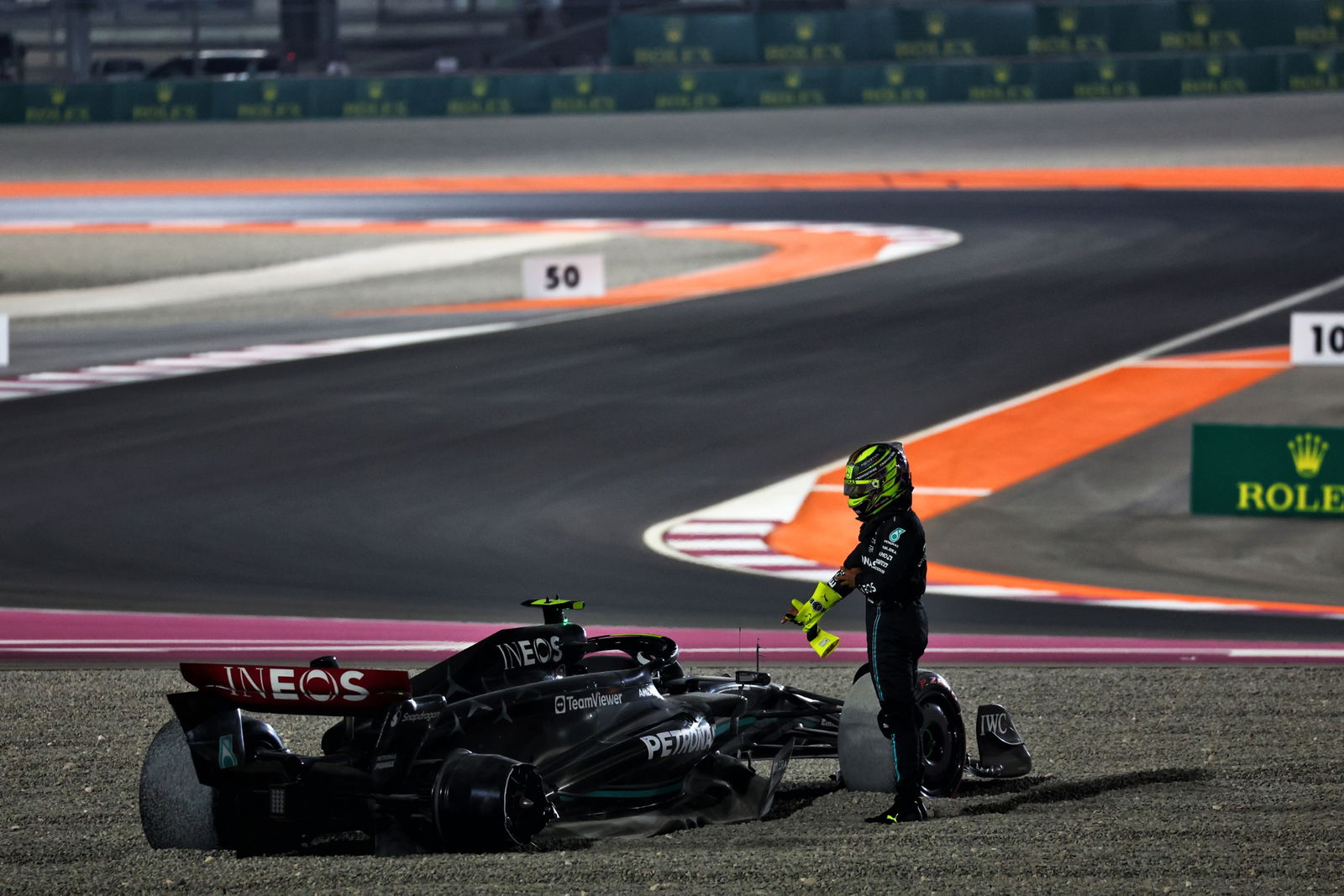 Lewis Hamilton (GBR) Mercedes AMG F1 W14 crashes out at the start of the race. Formula 1 World Championship, Rd 18, Qatar