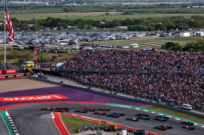 Max Verstappen (NLD) Red Bull Racing RB19 leads at the start of Sprint. Formula 1 World Championship, Rd 19, United States