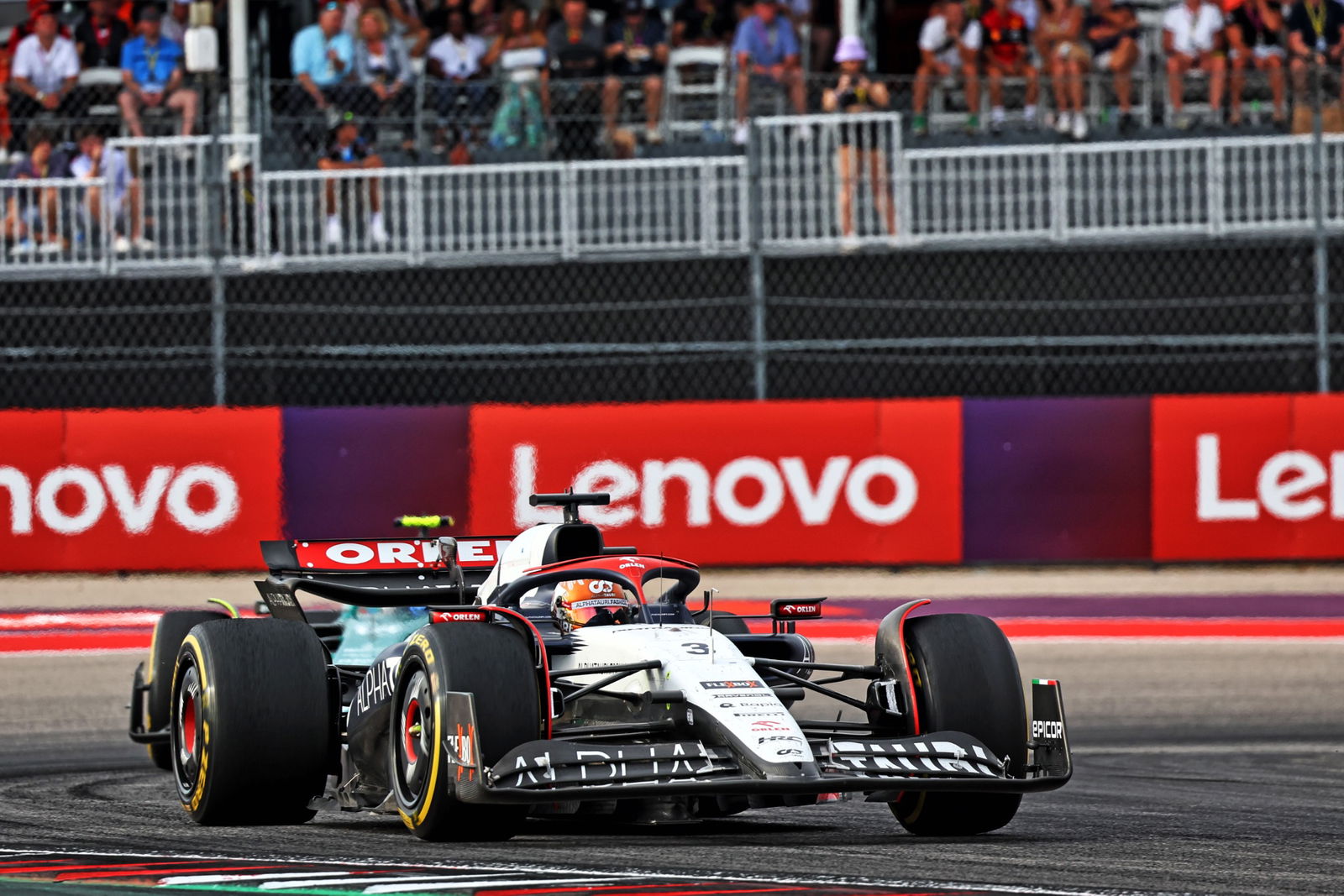 Daniel Ricciardo (AUS ) AlphaTauri AT04.Kejuaraan Dunia Formula 1, Rd 19, Grand Prix Amerika Serikat, Austin, Texas, AS,